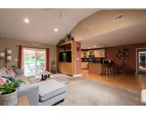 Swansea, MA 02777,31 Bourne Rd