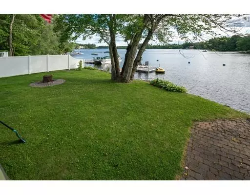 17 Lakeview Rd, Webster, MA 01570