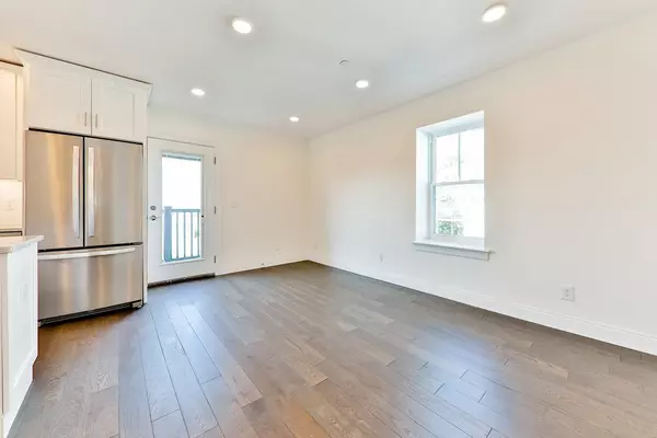 Boston, MA 02128,44 West Eagle St #3