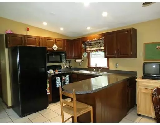 Oxford, MA 01540,32 Locust St