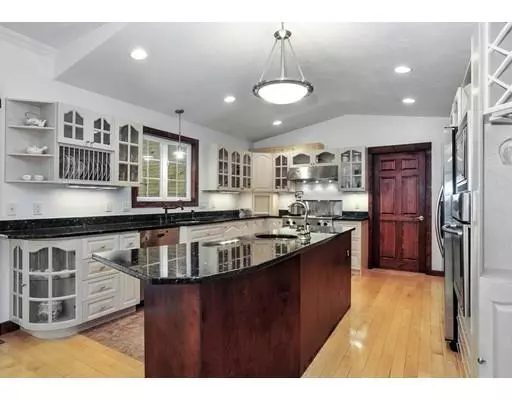 Duxbury, MA 02332,15 White Pine Ln