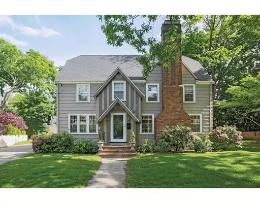 17 Glastonbury Oval, Newton, MA 02468