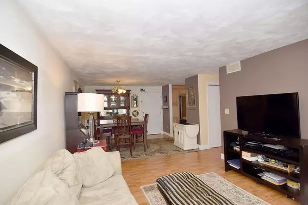 Rutland, MA 01543,176 Maple Ave #3-5