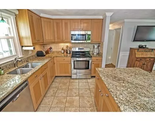 Walpole, MA 02081,3 Dunbar Ct