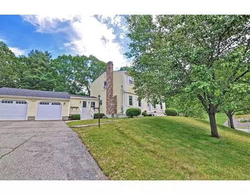 Walpole, MA 02081,3 Dunbar Ct