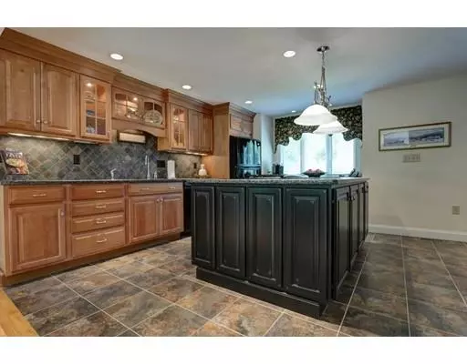 2 Foxworth Ln, Kingston, MA 02364