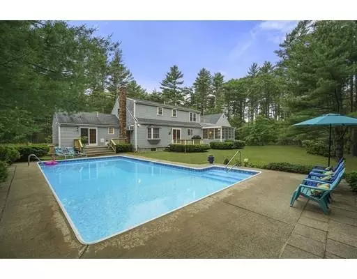 40 Treetop Ln, Duxbury, MA 02332