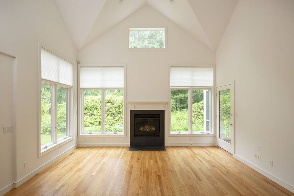 Weston, MA 02493,19 Livermore Lane #19