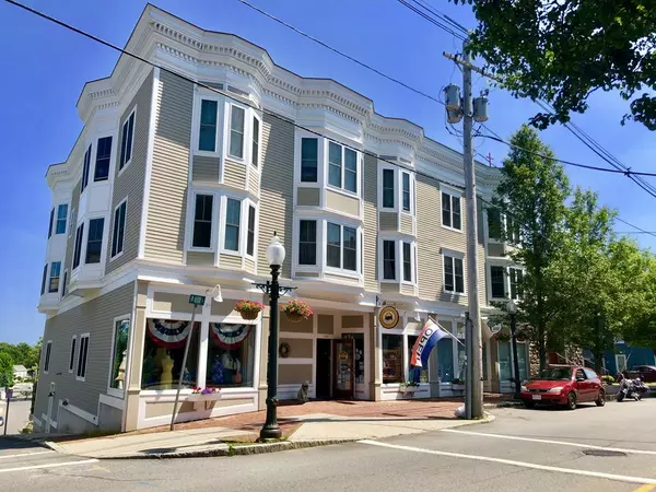 112 Main St #8, Amesbury, MA 01913