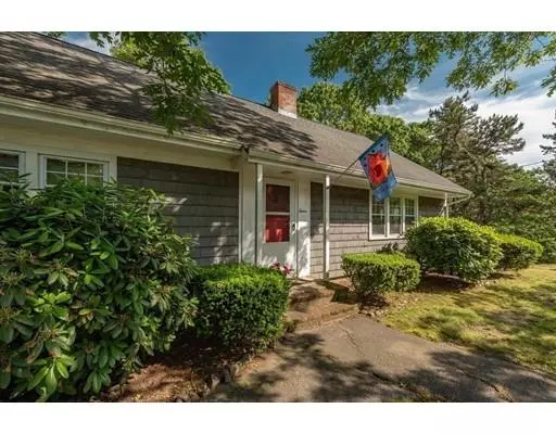 12 Whippoorwill Rd, Falmouth, MA 02536