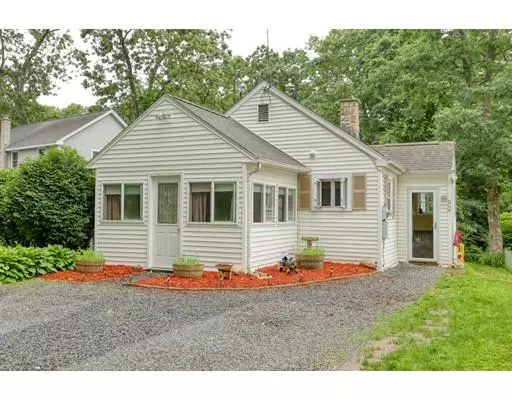 92 Bungalow St, Southwick, MA 01077