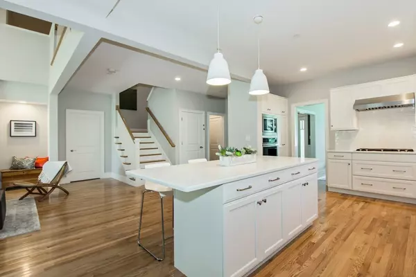 Milton, MA 02186,20 Woodmere Drive #10
