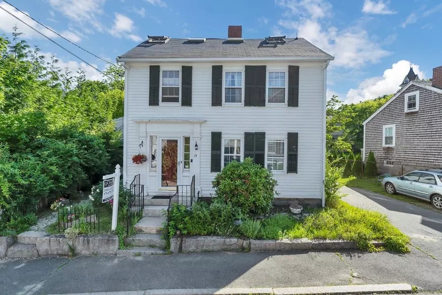 35 School St, Rockport, MA 01966