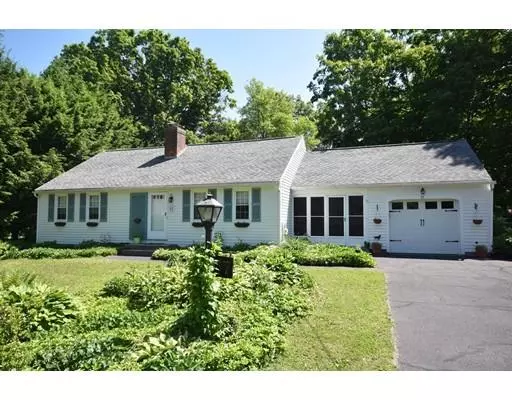 37 Hartman Rd, Amherst, MA 01002