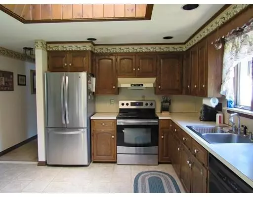 Southampton, MA 01073,4 Anita Dr