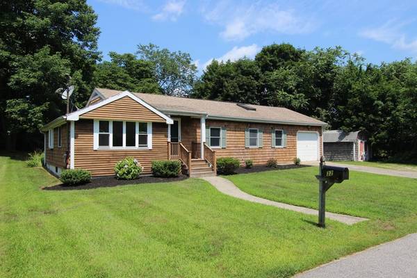 32 Arthur St, Seekonk, MA 02771