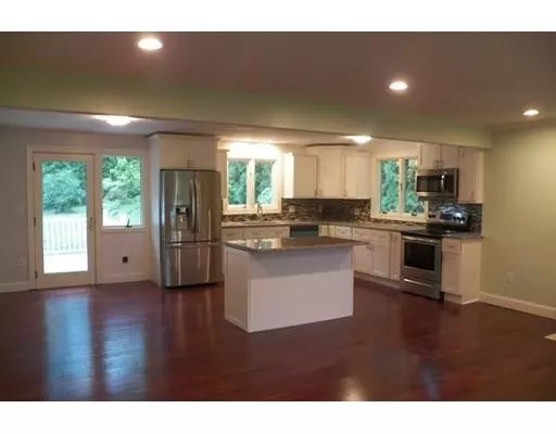 33 Lawrence St, Northborough, MA 01532