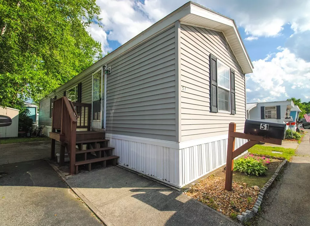 North Attleboro, MA 02760,130 E Washington St #51