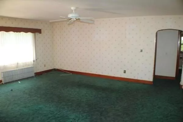 Palmer, MA 01069,18 Wright St