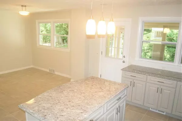Southbridge, MA 01550,17 Field St