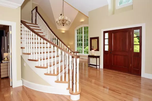 West Boylston, MA 01583,9 Lost Oak Rd