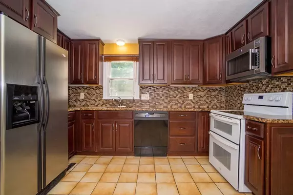 Randolph, MA 02368,12 Hoeg St #12