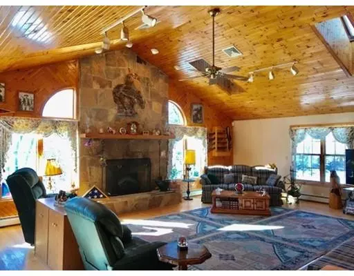 Berkley, MA 02779,84 Padelford Street