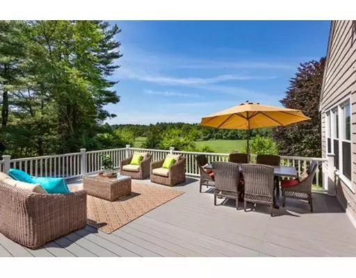 284 North St, Medfield, MA 02052