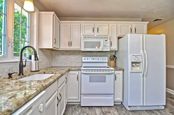 Milford, MA 01757,10 Jenpaul Way #A