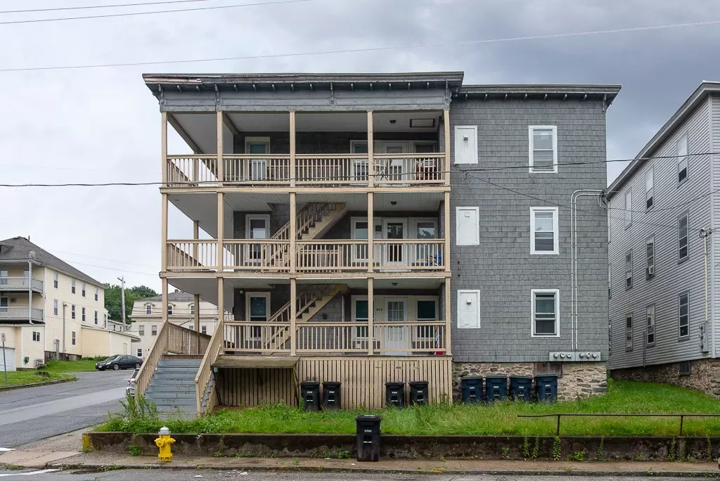 Southbridge, MA 01550,2-4 Cross St