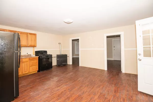 Southbridge, MA 01550,2-4 Cross St