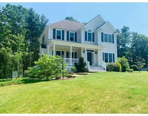 28 Teaberry Ln, Attleboro, MA 02703