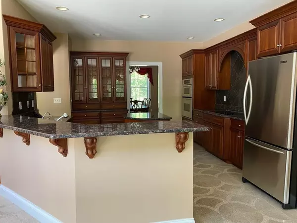 Berkley, MA 02779,9 Crystal Dr