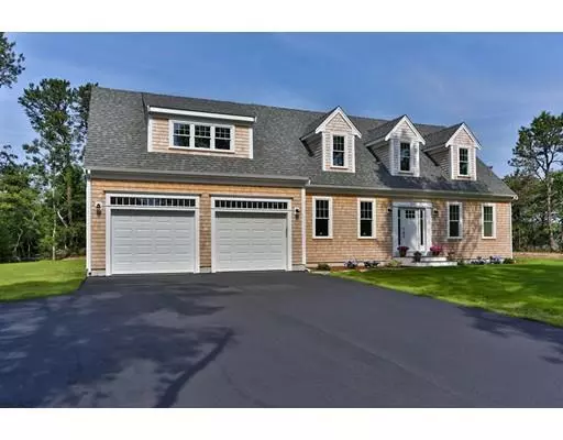 304 Oak St, Harwich, MA 02645