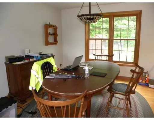 Charlton, MA 01507,8 Nichols Ln