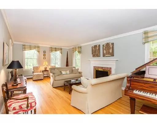 Hamilton, MA 01982,84 Sagamore Street