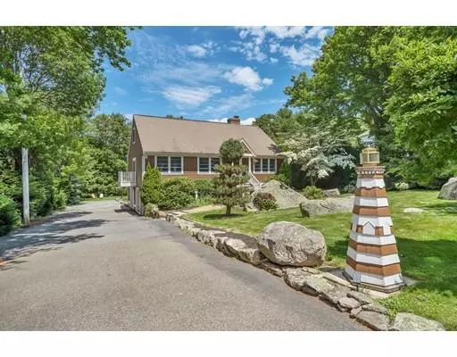 14 Ledge Ln, Gloucester, MA 01930