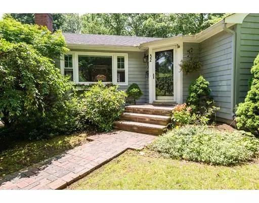 32 Bancroft Street, Lynnfield, MA 01940