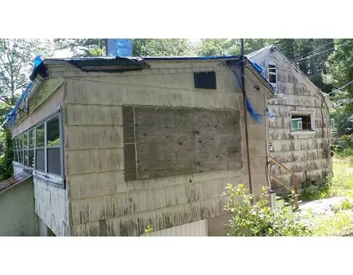 Charlton, MA 01507,23 S Buffumville Shore Rd