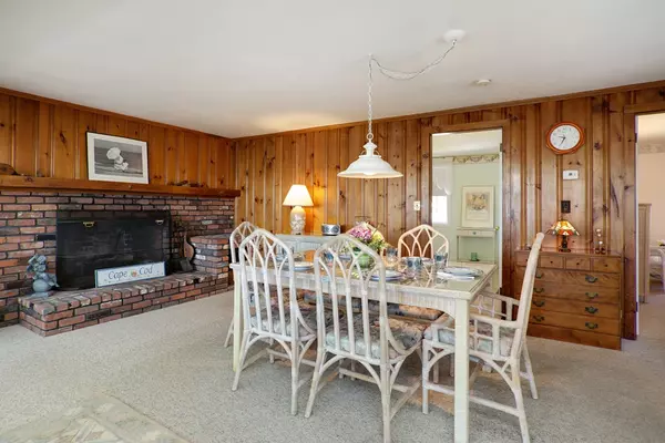 Mashpee, MA 02649,256 Monomoscoy Rd