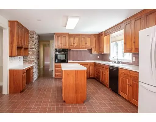 Deerfield, MA 01373,2 North Hillside Road