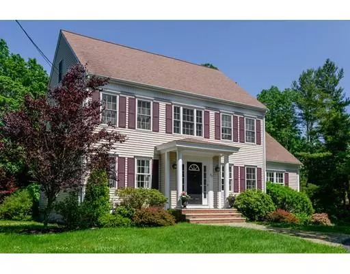 362 High St, Hanson, MA 02341