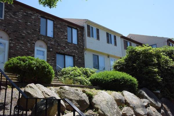 106 Village Dr #106, Bourne, MA 02532