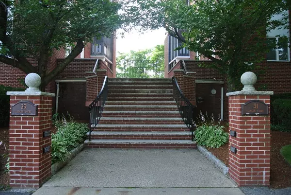 31 Lodgen Ct #4B, Malden, MA 02148