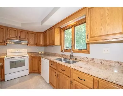 Groton, MA 01450,93 Castle Dr
