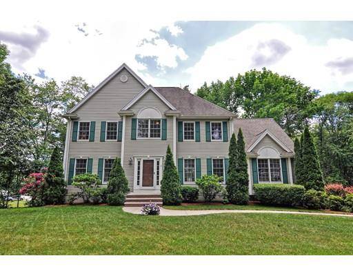 5 Hillside Dr, Wrentham, MA 02093