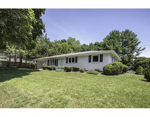 2 Bishop Rd, Peabody, MA 01960