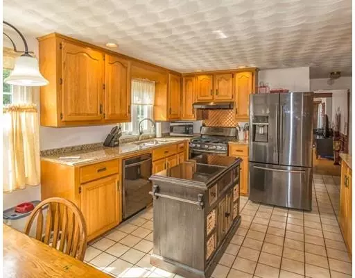 2 Addison Rd, Wilbraham, MA 01095