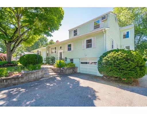 30 Upland Rd, Holyoke, MA 01040