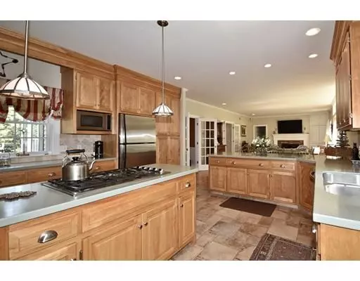 Rochester, MA 02770,125 Paradise Ln